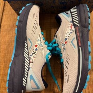 Brooks Adrenaline GTS 23 Nurse Doctor Size 6.5 Shoes